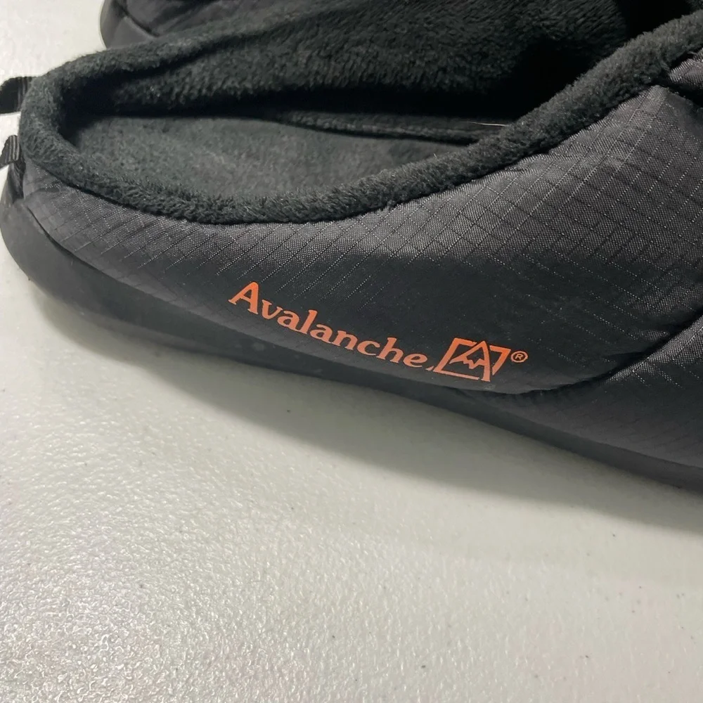 Avalanche of Men's Black Quilted Slipon  Size 12 SB-2